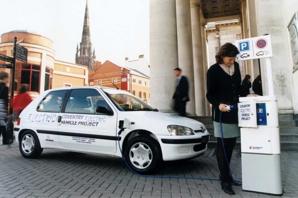 Peugeot 106 Electric in Action