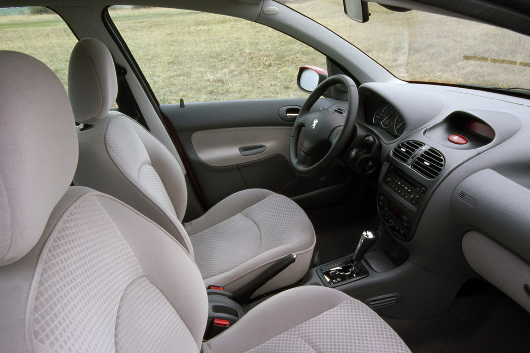 Peugeot 206 5D XT Interior
