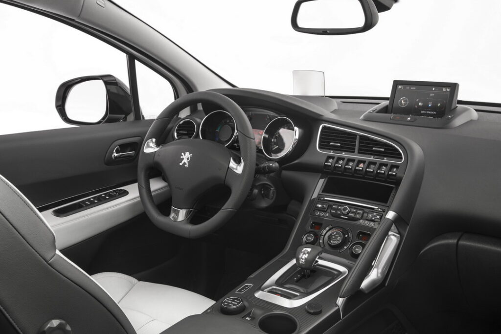 Peugeot 3008 I pre-restyling Hybrid4 Interior