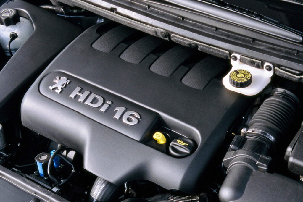 Diesel 2.0 HDi under the hood Peugeot 307