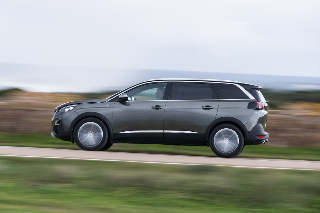 Peugeot 5008 II pre-restyling in Action