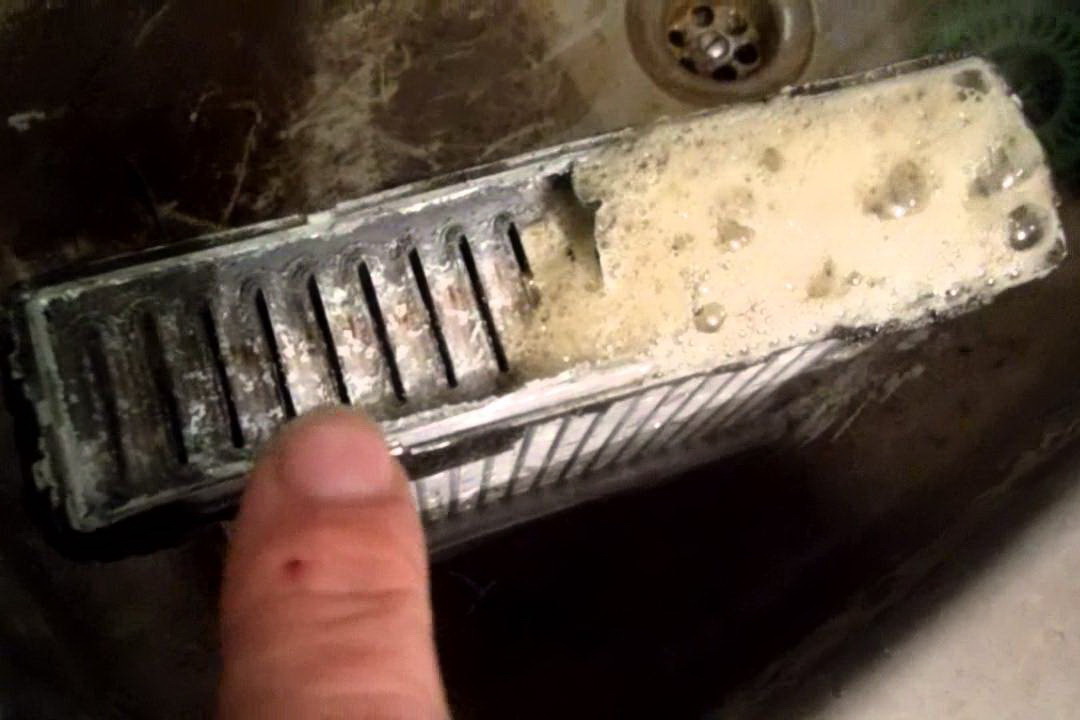 Radiator ducts clogged with jelly