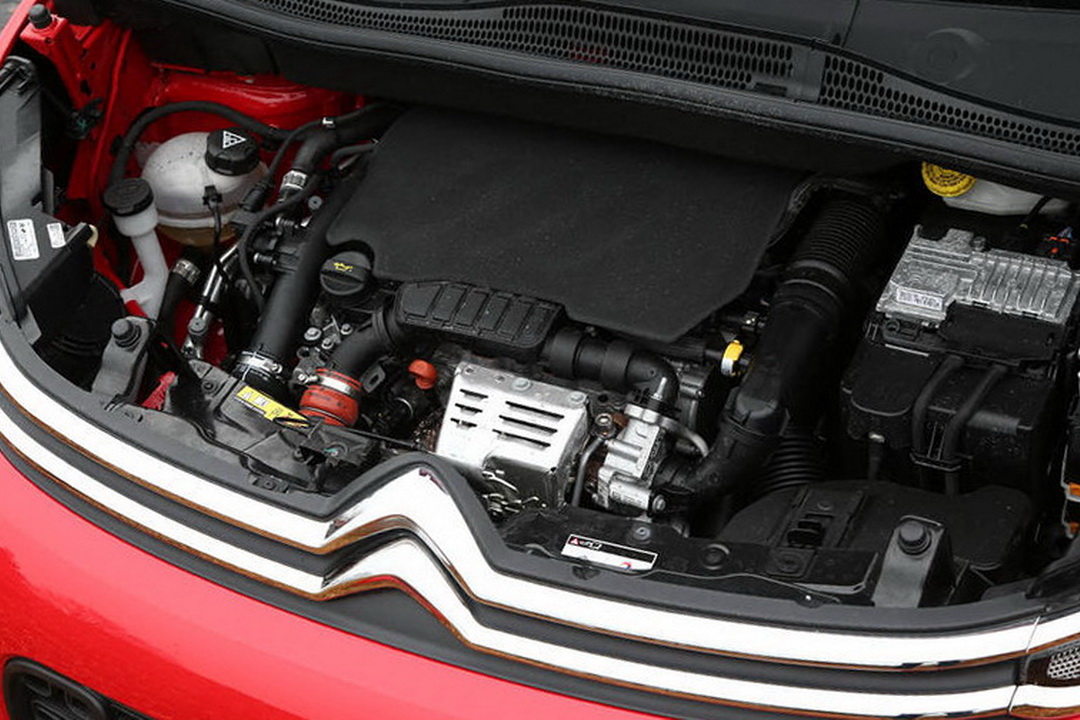1.2 PureTech 110 hp engine under the hood Citroen C3 Aircross