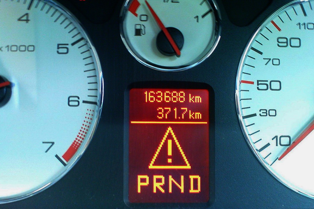 Fault message AL4 in the center display of the Peugeot 407