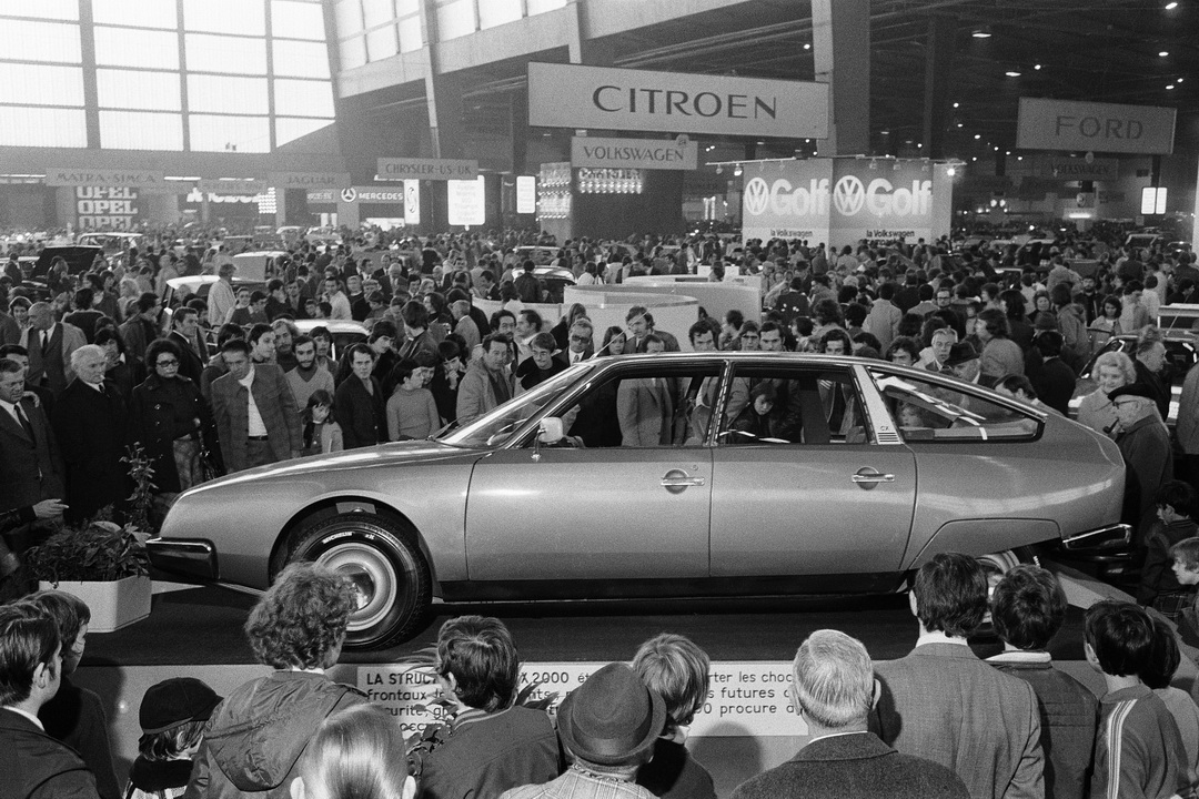 Citroen CX became the main sensation at the 1974 Paris Motor Show