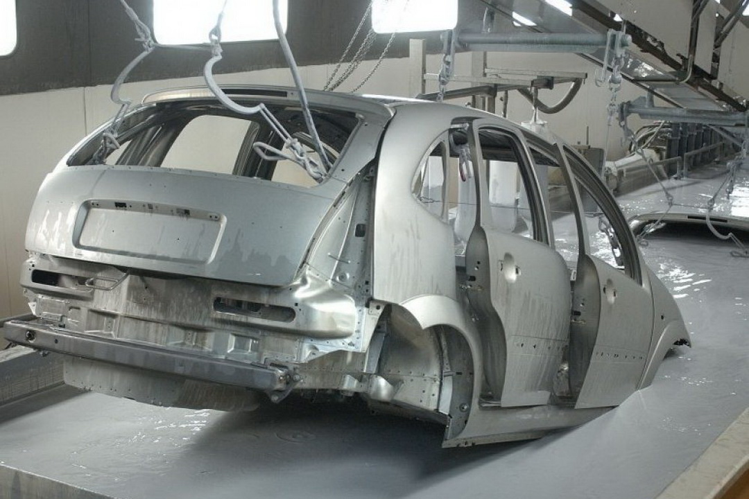 After passivation and phosphating, this Citroen C3 I body goes to cataphoresis