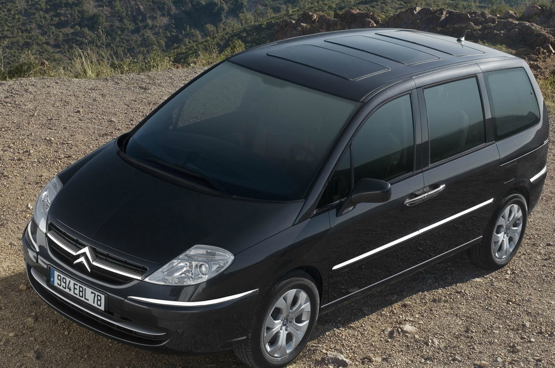  Citroen C8 is cool and seedy