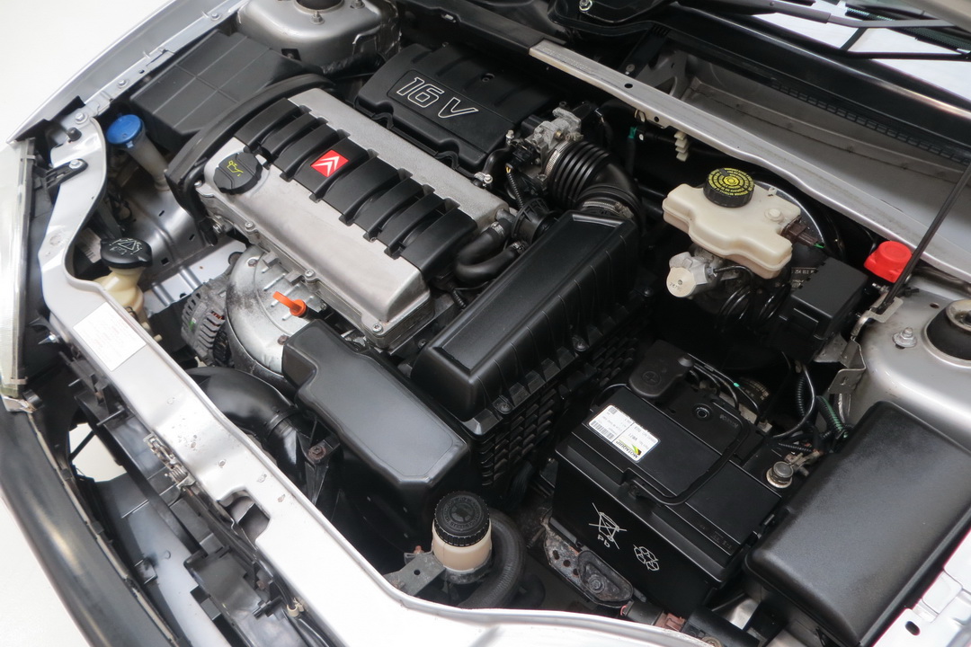  Under the hood of the most powerful Citroen Saxo VTS